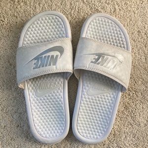 Slides- Nike